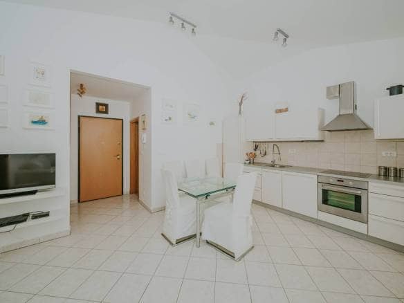 karigador flat meters from the sea and the beach with a sea view