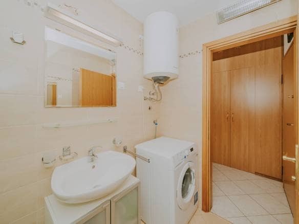 karigador flat meters from the sea and the beach with a sea view
