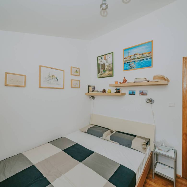 karigador flat meters from the sea and the beach with a sea view