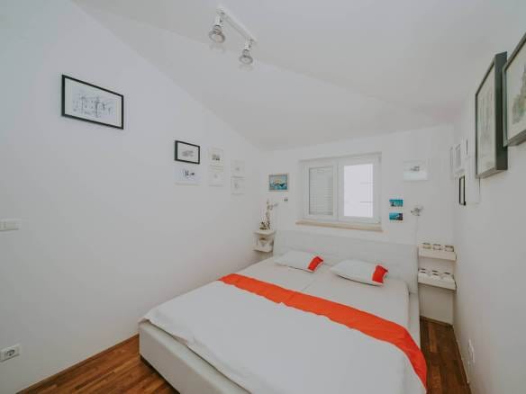 karigador flat meters from the sea and the beach with a sea view