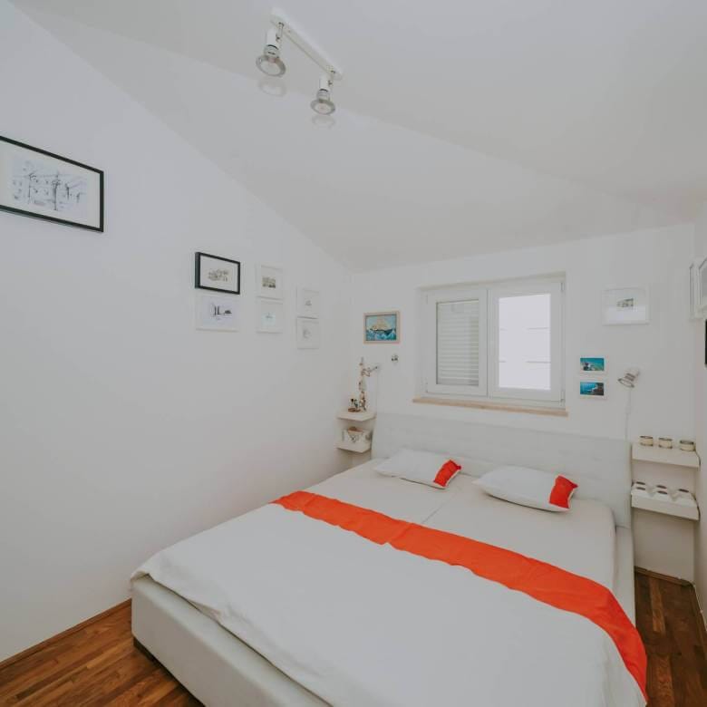 karigador flat meters from the sea and the beach with a sea view