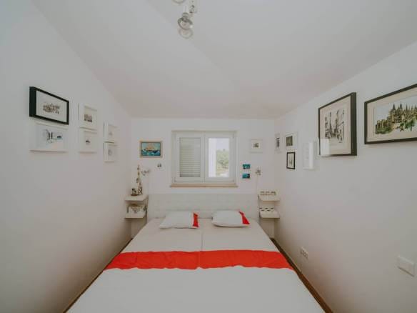 karigador flat meters from the sea and the beach with a sea view