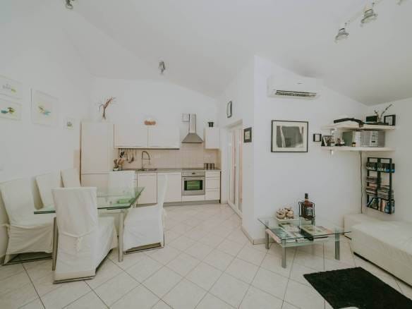 karigador flat meters from the sea and the beach with a sea view