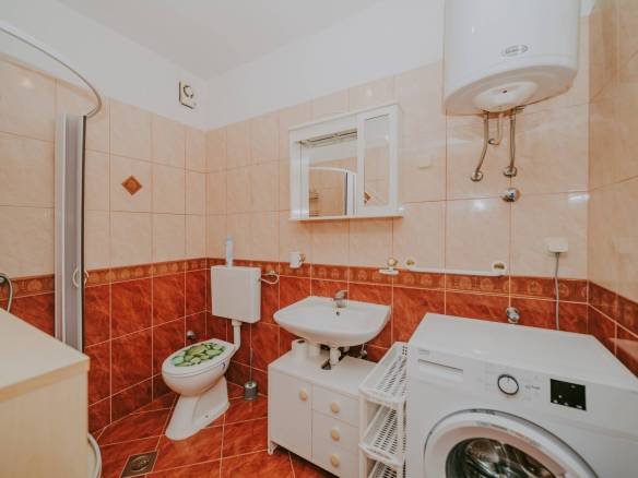 novigrad opremljeno stanovanje v bližini mesta s pogledom na morje