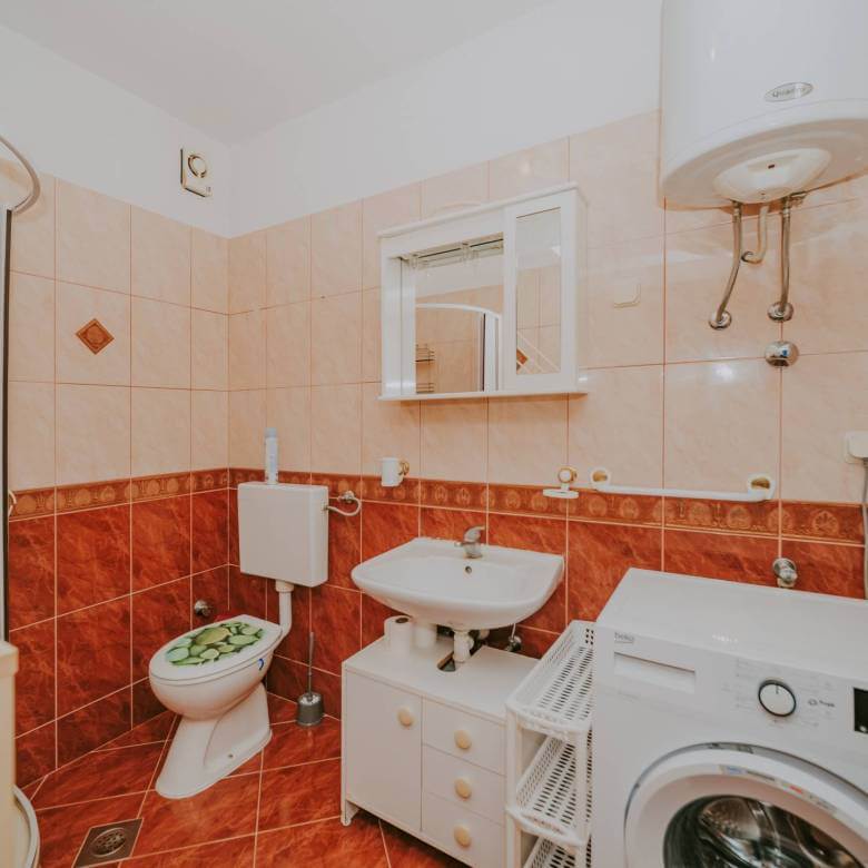 novigrad opremljeno stanovanje v bližini mesta s pogledom na morje