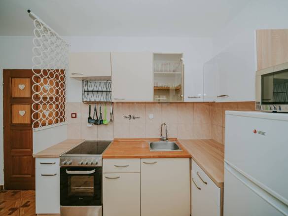 novigrad opremljeno stanovanje v bližini mesta s pogledom na morje