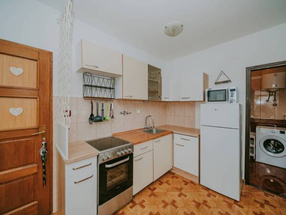 novigrad opremljeno stanovanje v bližini mesta s pogledom na morje