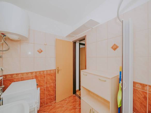 novigrad opremljeno stanovanje v bližini mesta s pogledom na morje