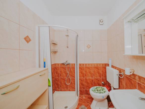 novigrad opremljeno stanovanje v bližini mesta s pogledom na morje