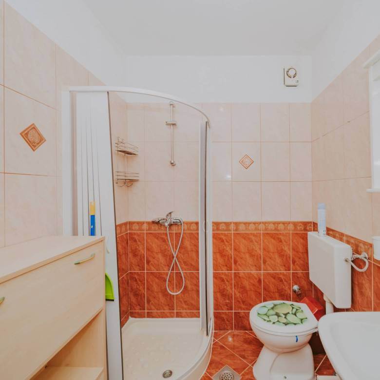 novigrad opremljeno stanovanje v bližini mesta s pogledom na morje