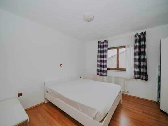 novigrad opremljeno stanovanje v bližini mesta s pogledom na morje