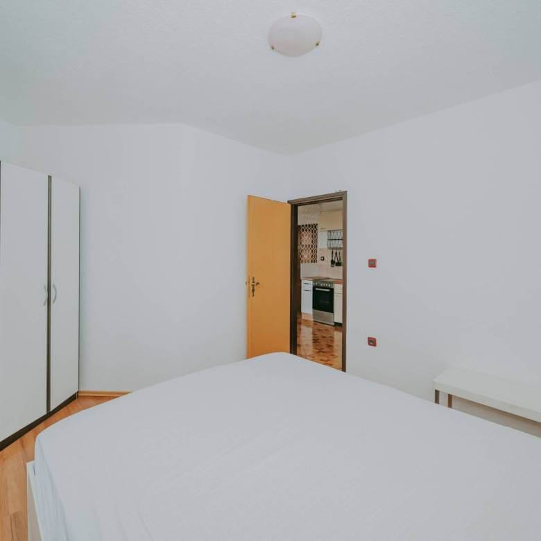 novigrad opremljeno stanovanje v bližini mesta s pogledom na morje