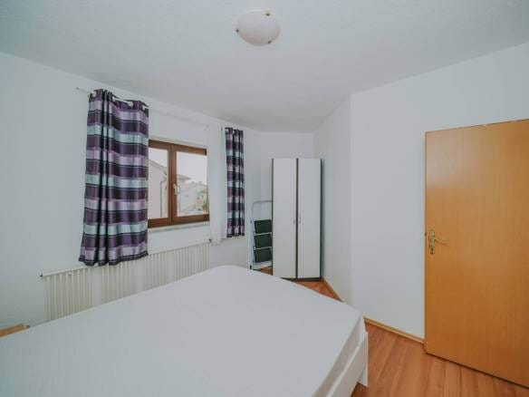 novigrad opremljeno stanovanje v bližini mesta s pogledom na morje