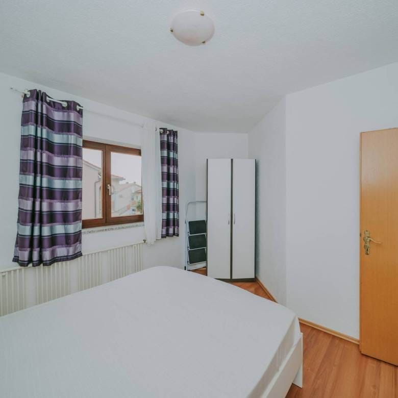 novigrad opremljeno stanovanje v bližini mesta s pogledom na morje