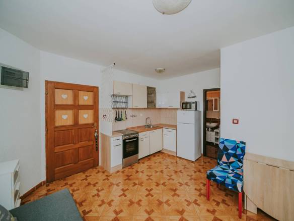 novigrad opremljeno stanovanje v bližini mesta s pogledom na morje