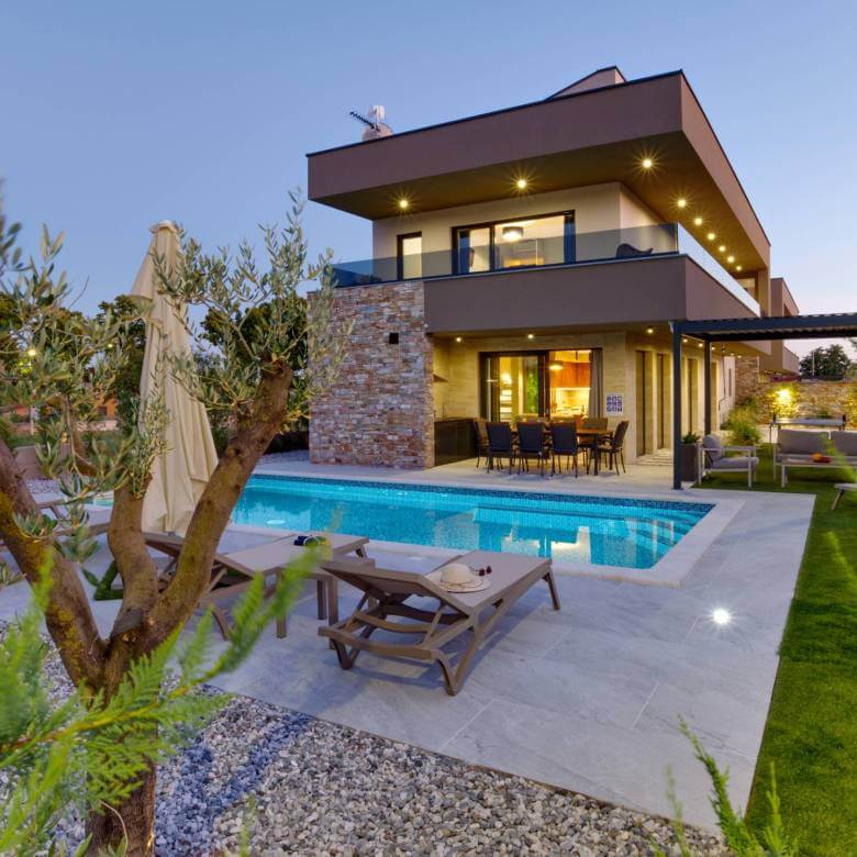 VillaBavigo ext notte