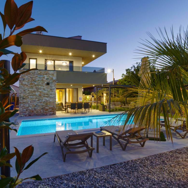 VillaBavigo ext notte