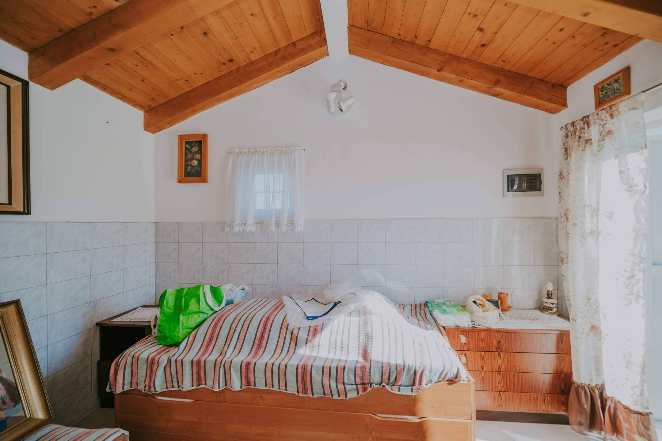 rovinj okolica mala samostojeća kuća na osami sa velikom okućnicom