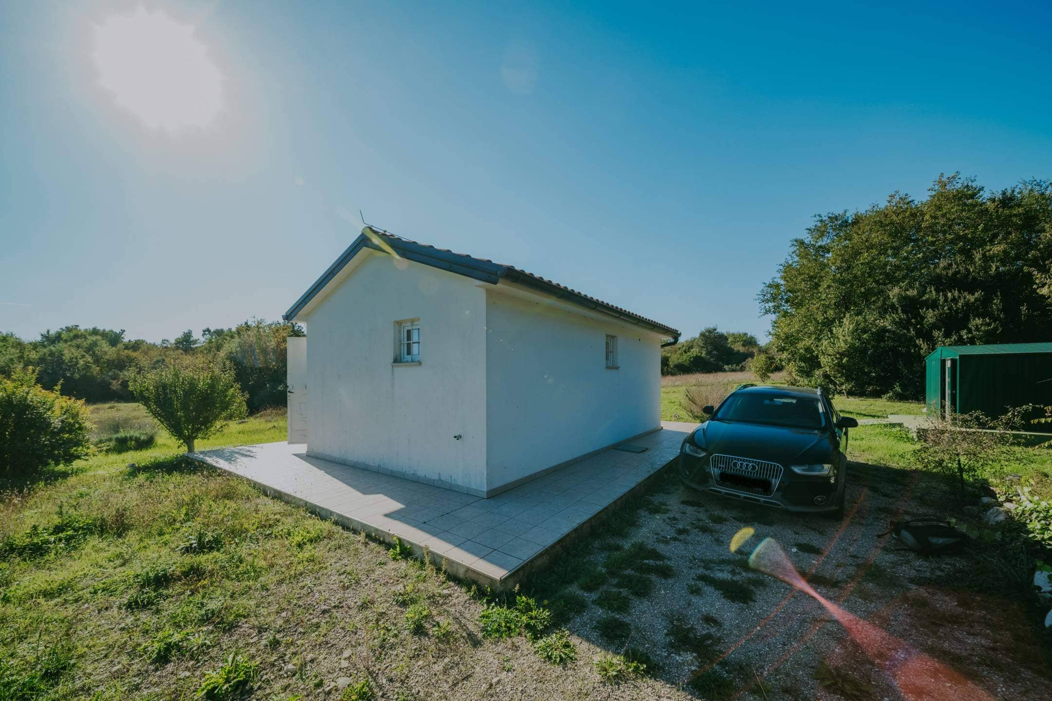 rovinj okolica mala samostojeća kuća na osami sa velikom okućnicom