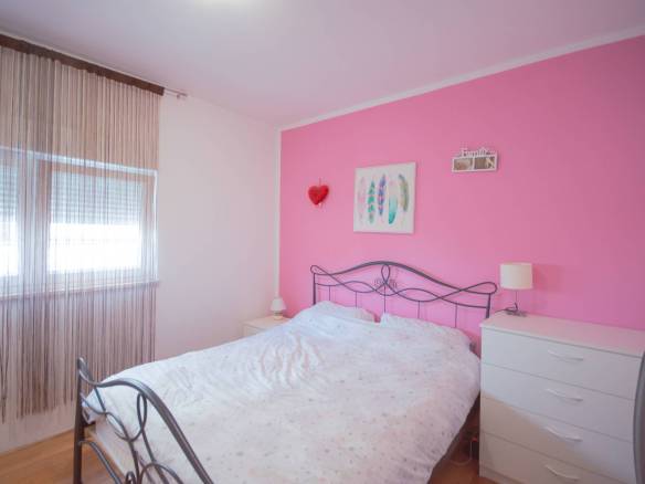 novigrad okolica dvoetažni stan na odličnoj lokaciji sa pogledom na more