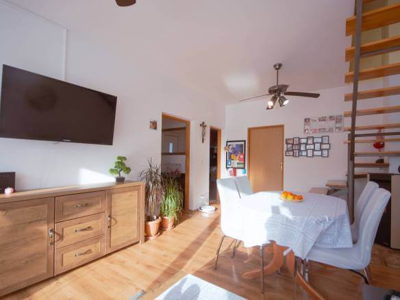 novigrad okolica dvoetažni stan na odličnoj lokaciji sa pogledom na more