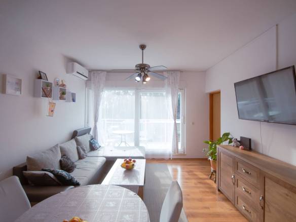 novigrad okolica dvoetažni stan na odličnoj lokaciji sa pogledom na more