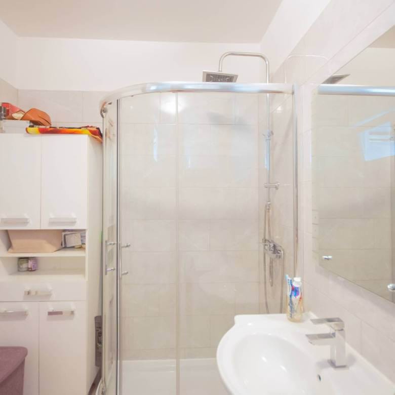 novigrad okolica dvoetažni stan na odličnoj lokaciji sa pogledom na more