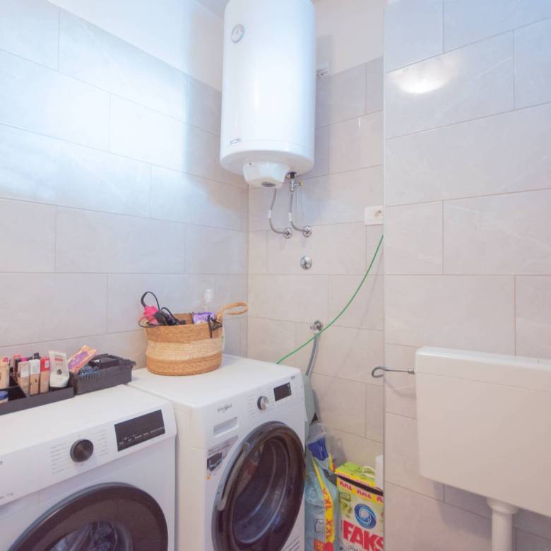 novigrad okolica dvoetažni stan na odličnoj lokaciji sa pogledom na more