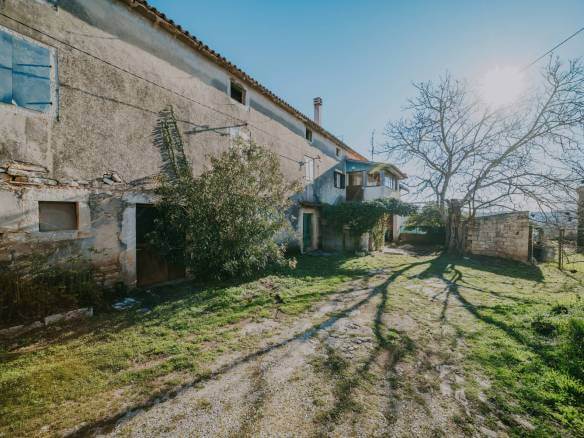 buje okolica autohtona istarska kamena kuća za adaptaciju