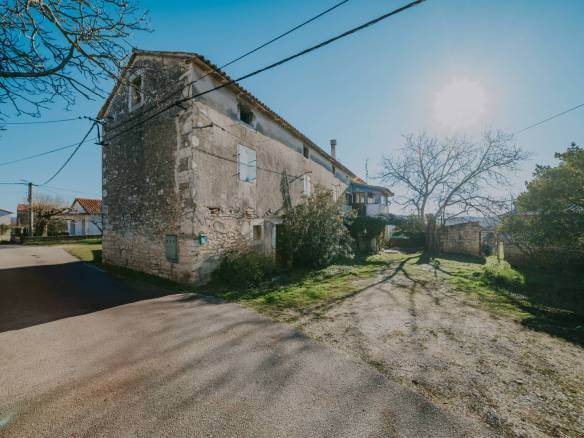 buje okolica autohtona istarska kamena kuća za adaptaciju