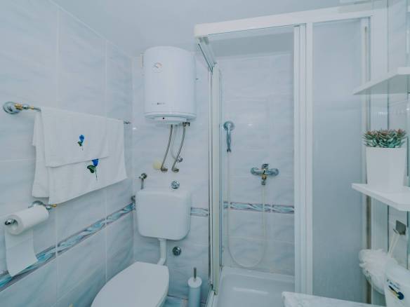 novigrad garsonjera v drugi vrsti do morja z odprtim pogledom na morje