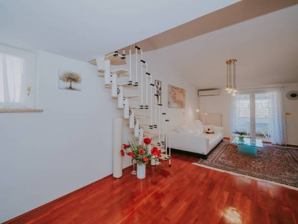 novigrad garsonjera v drugi vrsti do morja z odprtim pogledom na morje