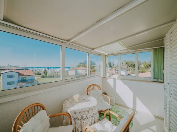 novigrad studio apartman u drugom redu do mora sa otvorenim pogledom na more