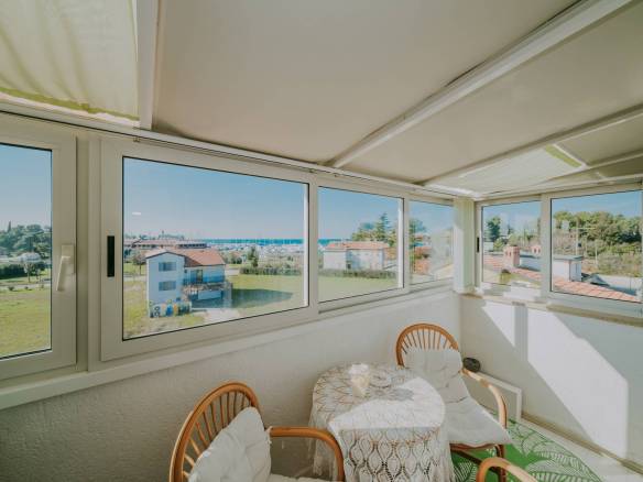 novigrad garsonjera v drugi vrsti do morja z odprtim pogledom na morje