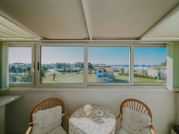 novigrad garsonjera v drugi vrsti do morja z odprtim pogledom na morje