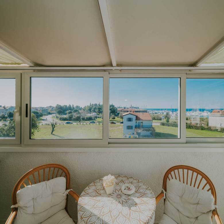 novigrad garsonjera v drugi vrsti do morja z odprtim pogledom na morje