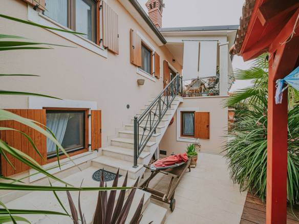 dintorni di marcana casa indipendente con due unità abitative