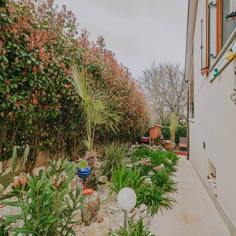 dintorni di marcana casa indipendente con due unità abitative