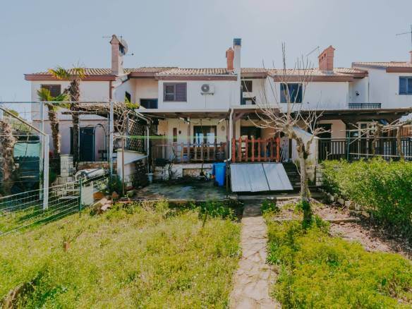 новиград даджла дом в ряду метров от моря с видом на море