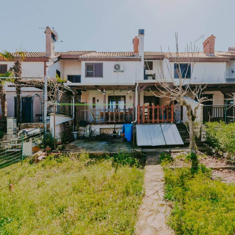 новиград даджла дом в ряду метров от моря с видом на море