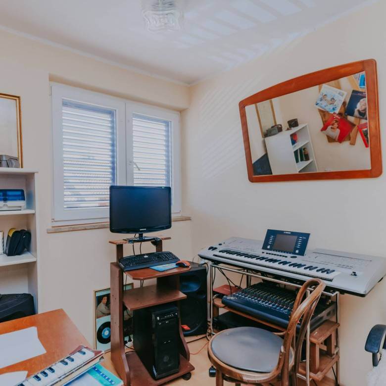 новиград даджла дом в ряду метров от моря с видом на море