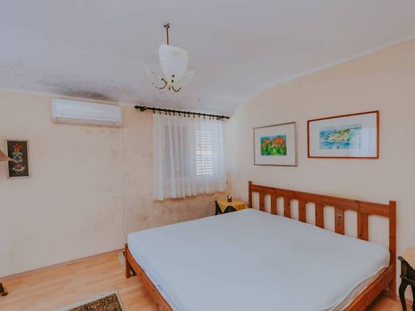 новиград даджла дом в ряду метров от моря с видом на море