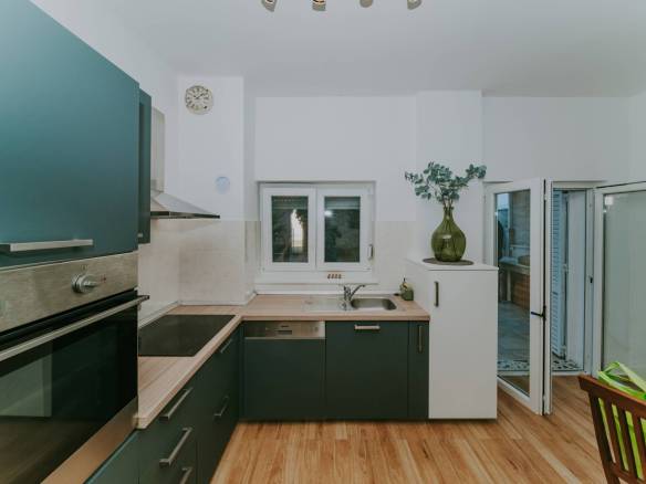 Novigrad Erdgeschosswohnung in der Nähe des Zentrums und des Meeres