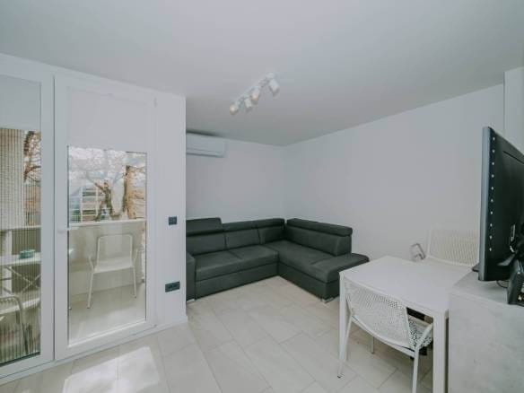 novigrad mareda prekrasna renovirana garsonijera u blizini mora i plaže