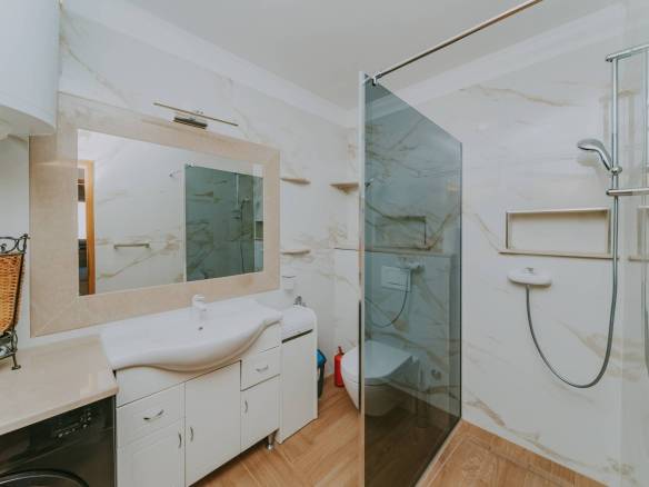 umag stan na prvom katu na super lokaciji