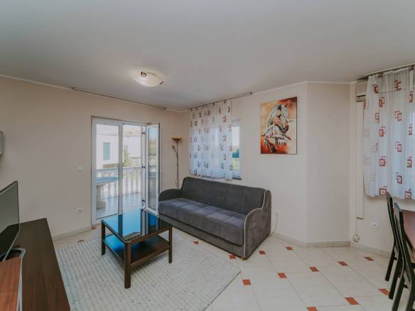 umag stan na prvom katu na super lokaciji