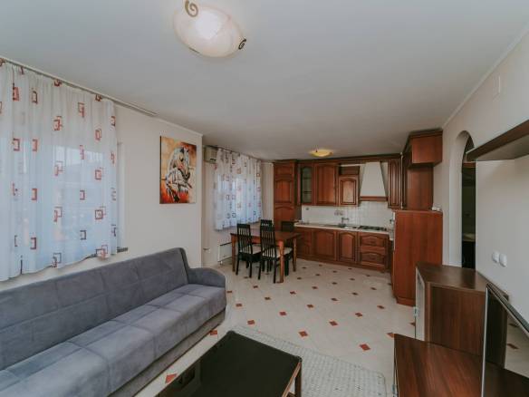 umag stan na prvom katu na super lokaciji