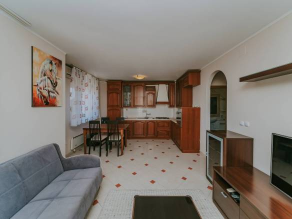 umag stan na prvom katu na super lokaciji