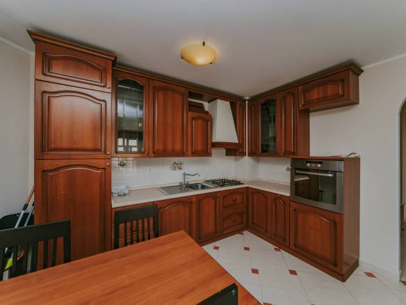 umag stan na prvom katu na super lokaciji