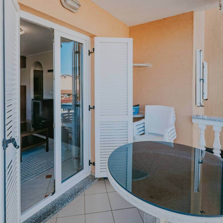 umag stan na prvom katu na super lokaciji